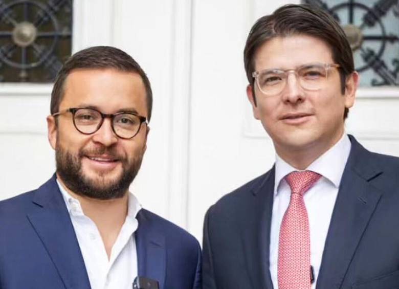 El concejal Andrés Barrios ayudó a evacuar a Miguel Uribe tras el atentado. “Fue un momento muy difícil, un acto criminal para matarlo”, dijo. FOTO Twitter @ABarriosBernal