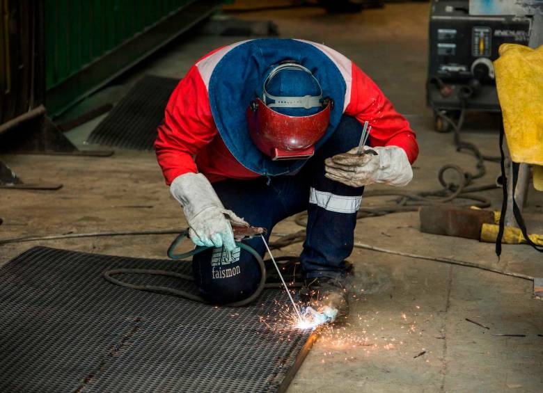 Sena ofrece empleo de soldador en Canadá con pago de $ 17 millones