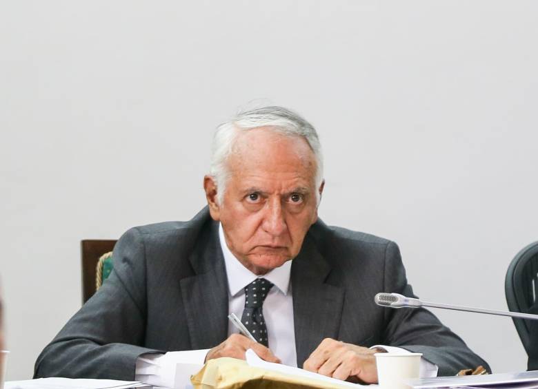 El ministro de Salud, Guillermo Jaramillo deberá explicar el incumplimiento a orden sobre los presupuestos máximos. Foto: Colprensa