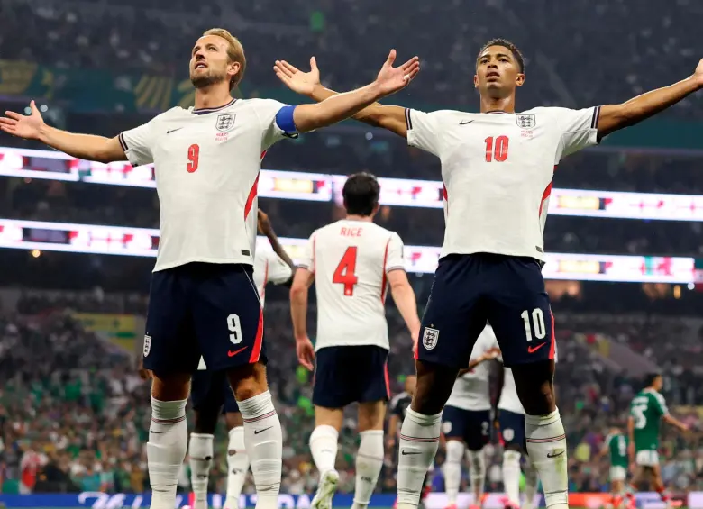 El delantero inglés Harry Kane anotó el tercer gol del partido. Jude Bellingham celebró los dos goles anteriores para el seleccionado europeo. Foto: tomada del x de @England