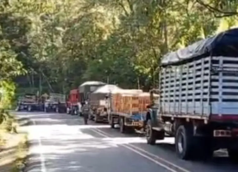 Transportadores en plantón realizado en el peaje de Amagá. FOTO: Cortesía Denuncias Antioquia