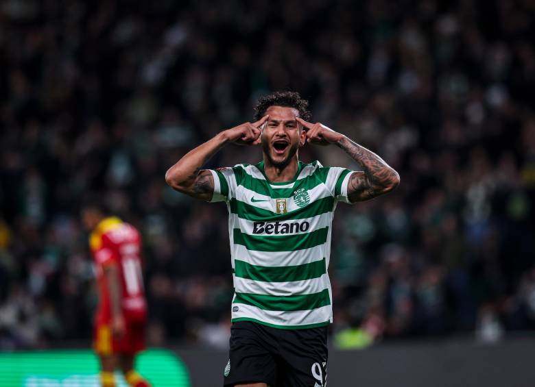 Luis Javier Suárez celebrando uno de los tres tantos que aportó en la goleada del Sporting de Lisboa al Río Ave, en la Liga de Portugal. FOTO: GETTY