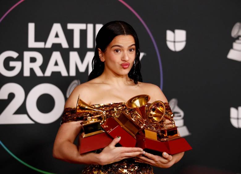 Rosalía en la entrega de los Latin Grammy. FOTO EFE