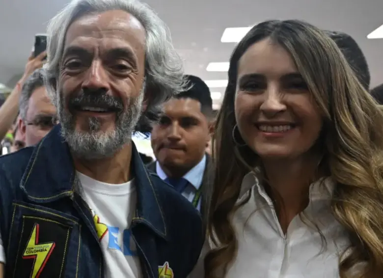 La candidata presidencial Paloma Valencia y su fórmula vicepresidencial, Juan Daniel Oviedo. FOTO: AFP