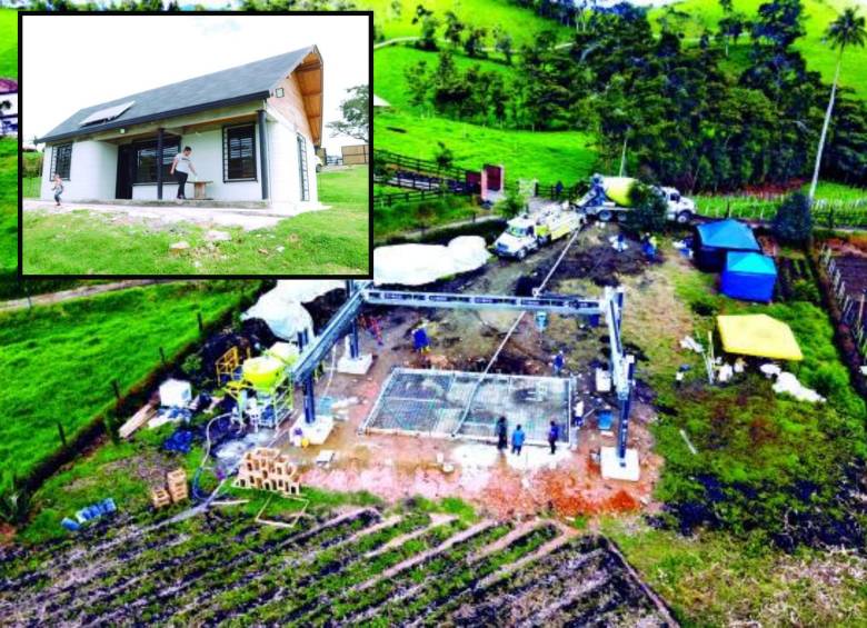 Adelante, la construcción final. Atrás, el proceso de “impresión” de la casa de Liana en La Unión. 