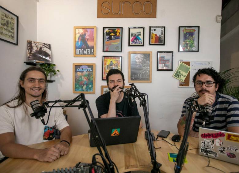 José Santamaría, Pedro Pablo Rincón y Juan Sebastián Molina son tres, de los seis que hacen parte del equipo de Onda Corta. FOTO edwin bustamante