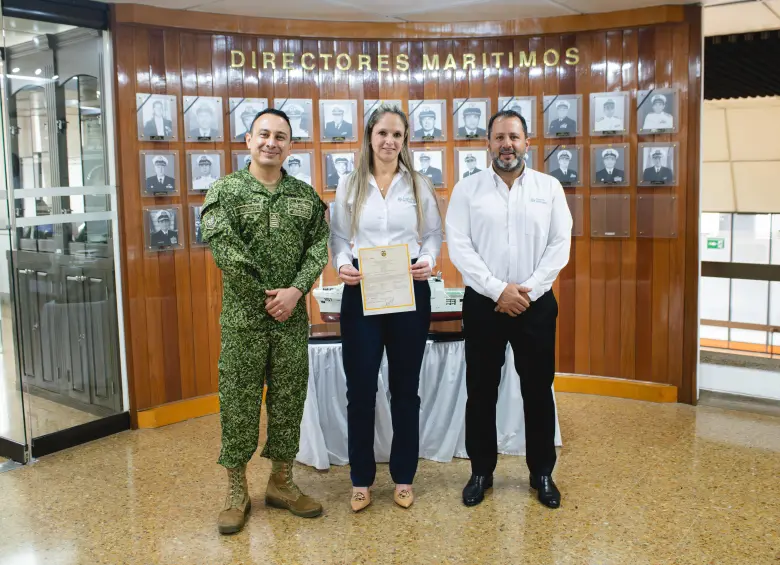Así se entregó el documento que certifica a Puerto Antioquia como Puerto Seguro. Foto: cortesía.
