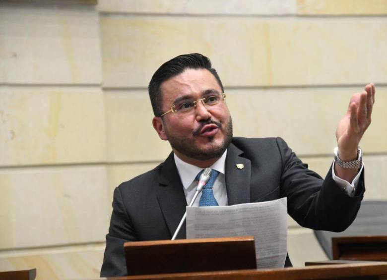 Jorge Eliecer Laverde ha negado las acusaciones en su contra; fue secretario de la Comisión VI del Senado y ahora será contralor (2016-2030). FOTO: Senado