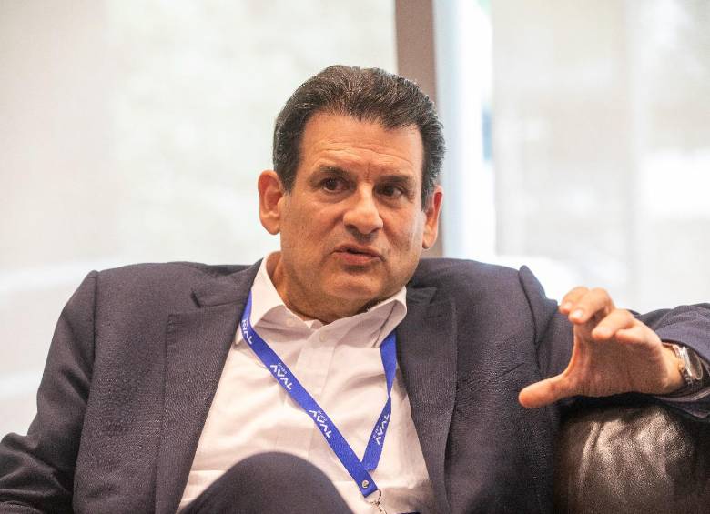 En marzo de 2024, la empresa quedó bajo el amparo de Luis Carlos Sarmiento Gutiérrez, el hijo de Sarmiento Angulo.