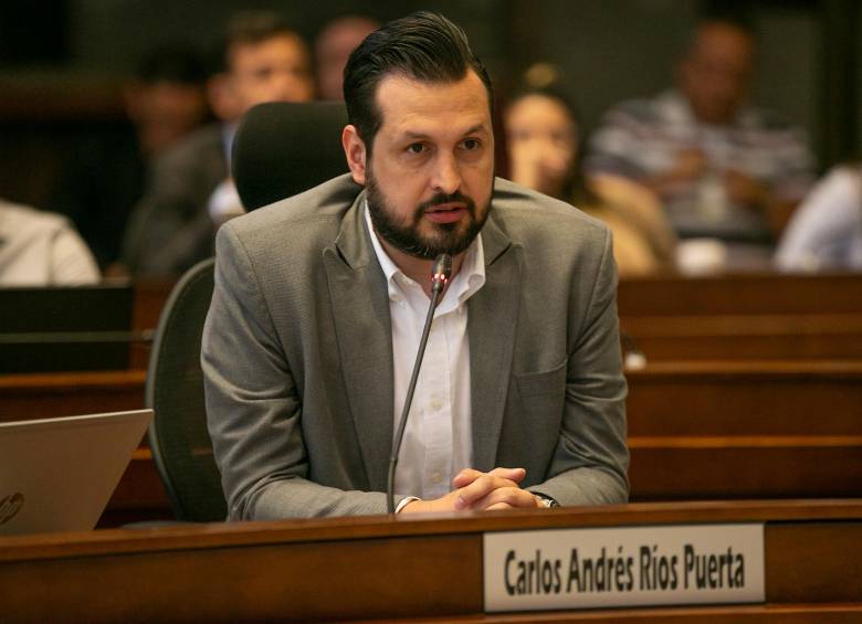 “Yo me adhiero a las decisiones de la bancada, votaré no”: concejal Carlos Ríos sobre más plata de EPM