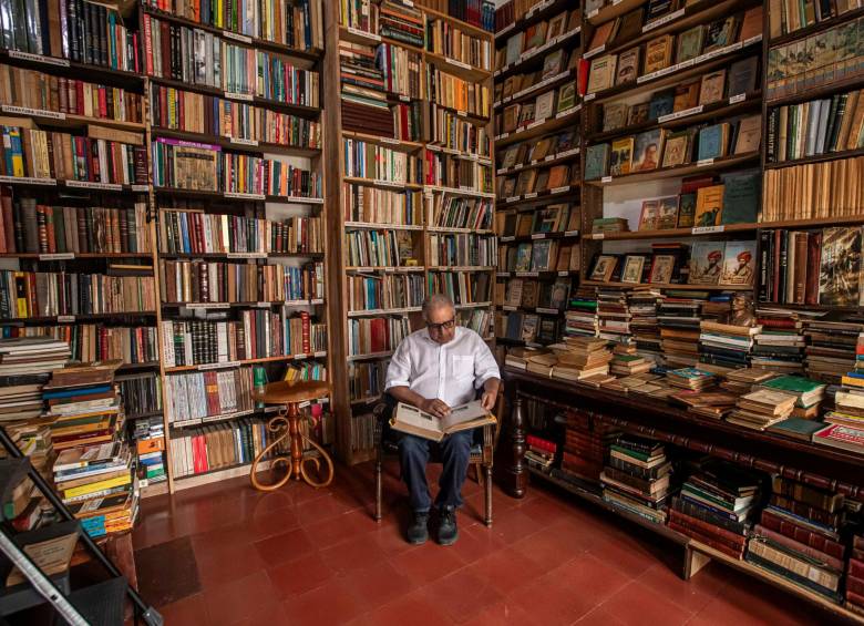 La biblioteca está ubicada en el interior del hotel Mariscal Robledo. FOTO Carlos Velásquez.