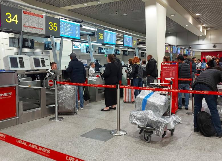 Los vuelos más baratos desde la capital a Dubai costaban más de 300.000 rublos (5000 dólares), unas cinco veces el salario medio mensual. FOTO: EFE