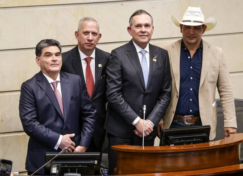 Votación y elección de la mesa legislativa 2024- 2025 del senado en el Congreso de la República, donde el senador Efraín Cepeda es el nuevo Presidente, primer vicepresidente John Jairo Roldan, segundo vicepresidente Alirio Barrera, secretario Gregorio Eljach. (Colprensa - Catalina Olaya)