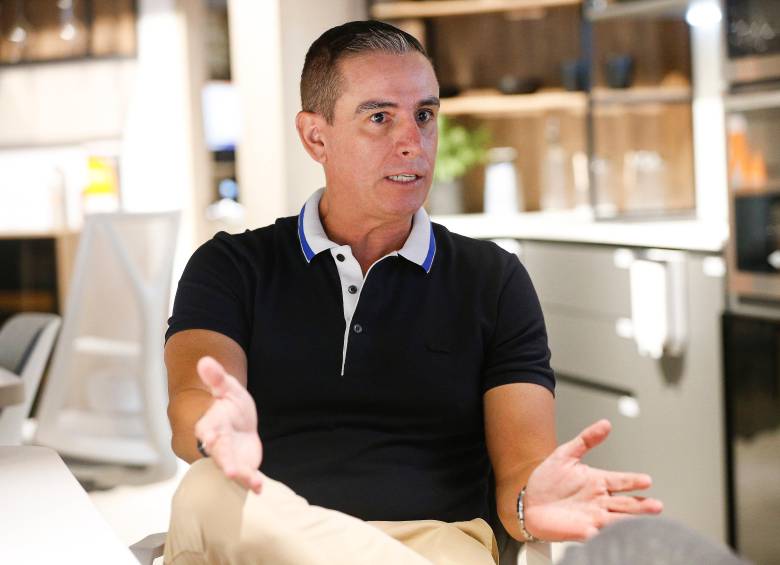 Dimas Tobón, gerente de Madecentro, anunció una inversión cercana a US$4 millones para abrir 19 tiendas, construir un centro de servicios en Bogotá e iniciar operaciones en Miami. FOTO EL COLOMBIANO