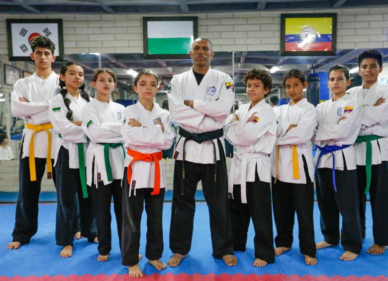 La rutina de equipo que está preparando el club de Ciam de Belén consta de ocho elementos que se tienen que ejecutar en un tiempo de cinco minutos. FOTO Esneyder Gutiérrez 