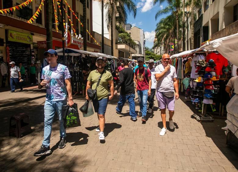 El comercio del Centro de Medellín está listo para la temporada navideña. Las jornadas de compras estarán acompañadas de actividades artísticas y culturales. Foto: Camilo Suárez.
