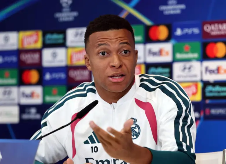 El delantero del Real Madrid, Kylian Mbappé, en la previa de su debut en Champions League con el Real Madrid. FOTO: AFP