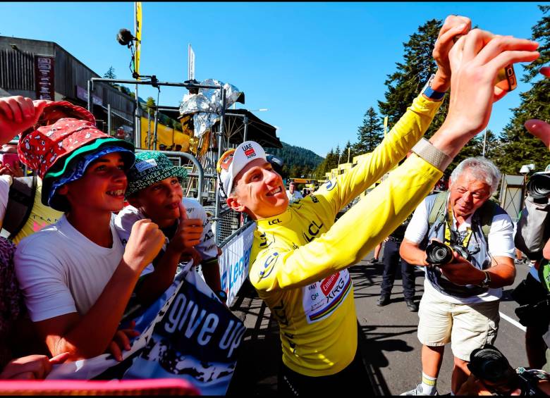 Tadej Pogacar sigue siendo el líder del Tour de Francia tras 17 etapas. FOTO: X Tour de france