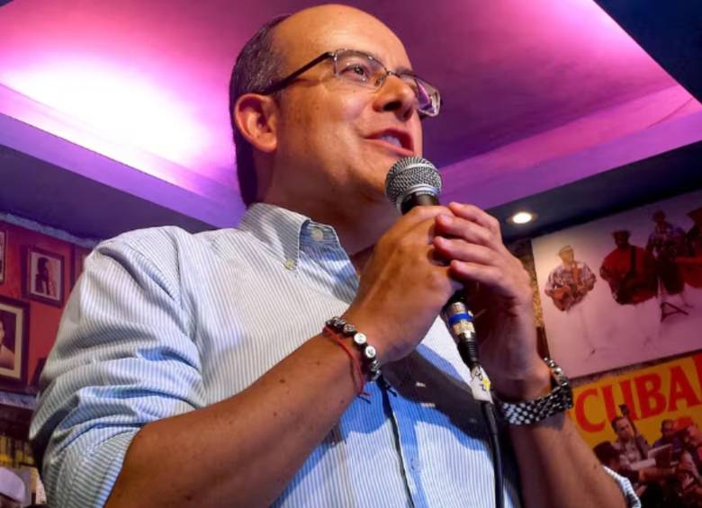 A partir de las 4:00 de la tarde del próximo lunes 19 de octubre, un juez de Bogotá escuchará los delitos que el ente acusador le endilga al reconocido comunicador deportivo. FOTO: Colprensa