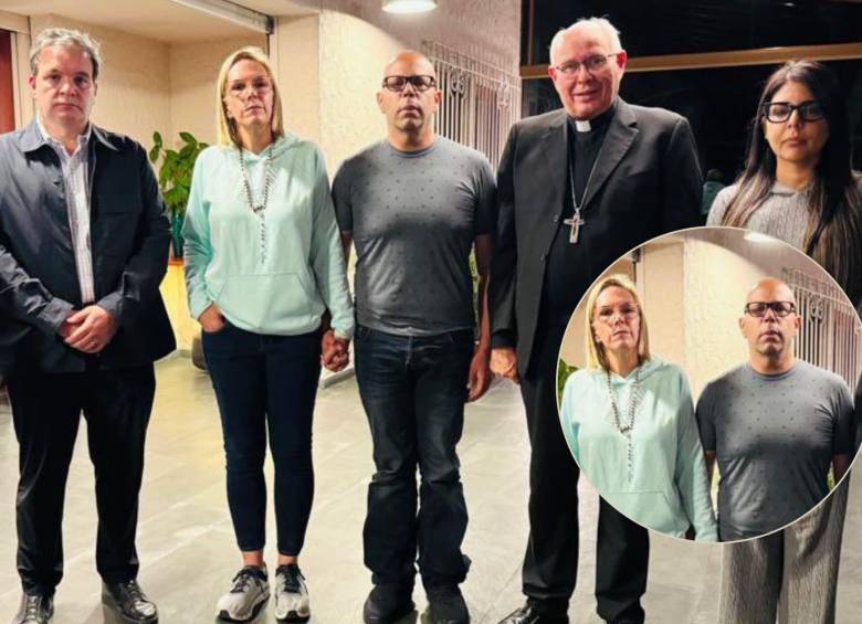 Rafael Tudares, junto a su esposa y la misión que intervino en su liberación. FOTO: Tomada de redes sociales