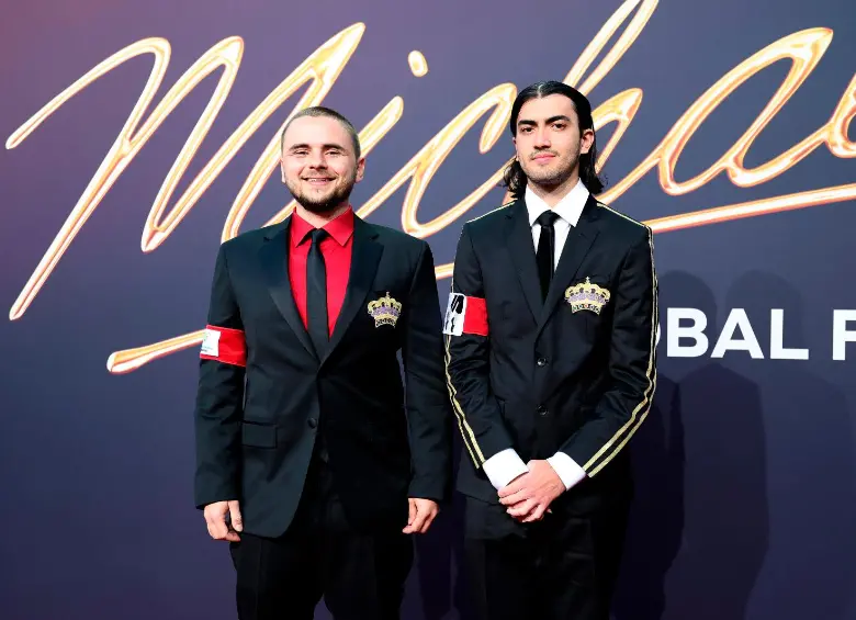 Prince y Blanket, los dos hijos de Michael Jackson que apoyaron la película desde el comienzo, incluso Prince es productor de la misma. París Jackson, la otra hija, no quiso participar en la película. FOTO Getty