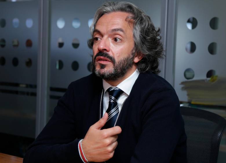 Juan Daniel Oviedo, director del Dane, destacó el ajuste a la baja de los precios de los alimentos en junio. FOTO Colprensa