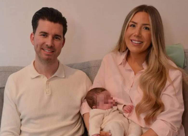 El trasplante, que forma parte de un ensayo clínico, cambió la vida de esta madre que, por razones médicas, nació sin útero, por lo que le dijeron que no podría tener hijos. FOTO: Womb Transplant UK