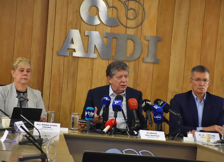 Rueda de prensa conjunta entre la Andi y el Comité Empresarial Ecuatoriano para presentar postura frente a las recientes medidas comerciales adoptadas entre los gobiernos de Colombia y Ecuador. Foto: Cortesía