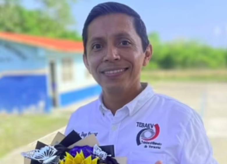 Diego Yasmar Barrales, era un docente de 40 años, que impartía clases en Veracruz, México, y fue asesinado por dos de sus exalumnos de 17 y 18 años. FOTO: FACEBOOK DIEGO YASMAR BARRALES