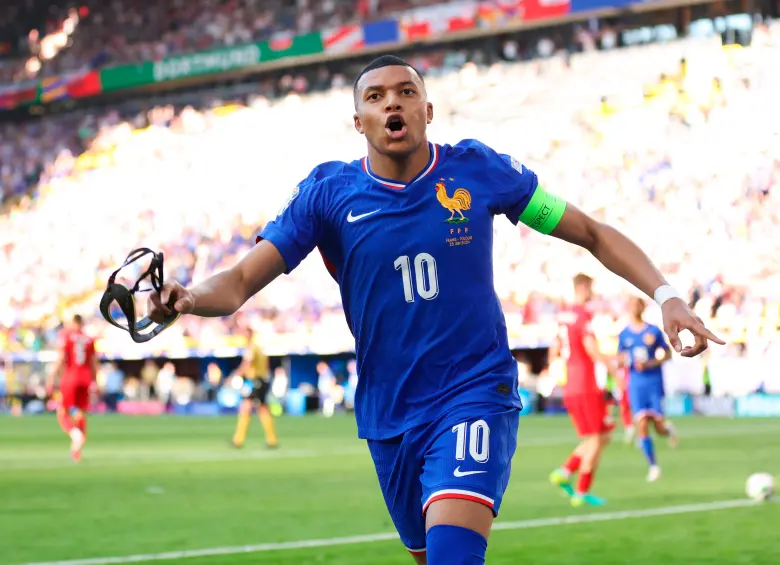 El delantero francés Kylian Mbappé es la gran carta del ataque de su equipo nacional para buscar ganar el Mundial 2026. De momento, el capitán del cuadro galo suma 12 goles en 12 encuentros disputados en el torneo. Está a cuatro de igualar al alemán Miroslav Klose, quien con 16 es el máximo anotador de la historia de los campeonatos del mundo. FOTO getty 
