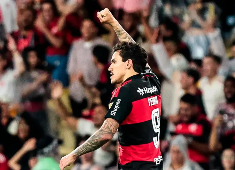 El delantero brasileño Pedro celebra, en el estadio Maracaná de Río de Janeiro, el gol que le marcó a Estudiantes de La Plata por Copa Libertadores. Foto: tomada del x de @Flamengo