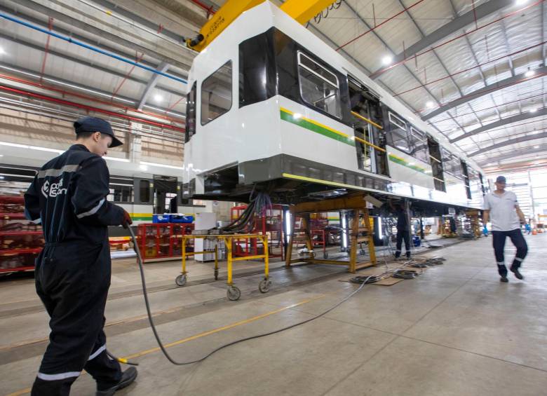 El taller se inauguró a comienzos de este año y este permitió agilizar el proceso de renovación de los trenes del Metro. FOTOS edwin bustamante