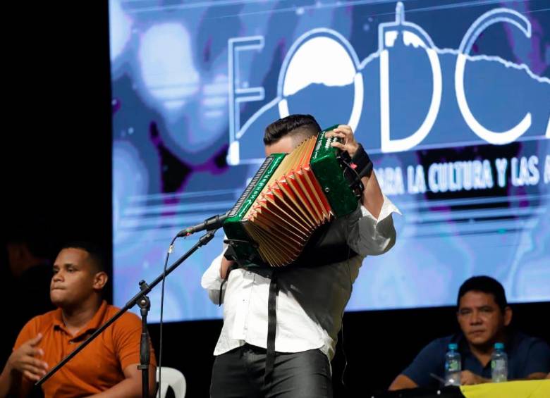 Funcionarios de la DIAN realizan operativos de control en establecimientos durante el Festival de la Leyenda Vallenata en Valledupar. FOTO COLPRENSA