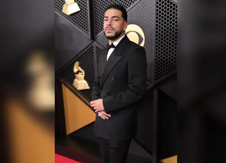 Ryan Castro lució un esmoquin en la ceremonia de los Premios Grammy. Foto: Getty Images