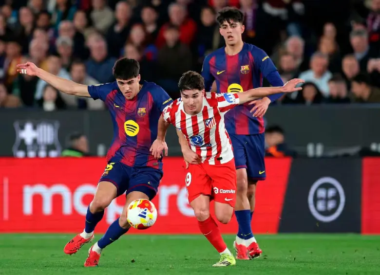 Julián Álvarez continuará en el Atlético de Madrid después de que el club rojiblanco rechazara su traspaso al Barcelona. FOTO AFP