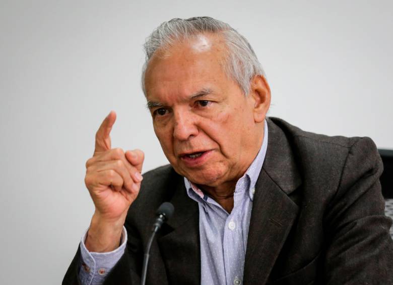 Ricardo Bonilla, ministro de Hacienda, busca que tasa de interés del Banco de la República baje de 12,75% a 11,75%. FOTO Colprensa
