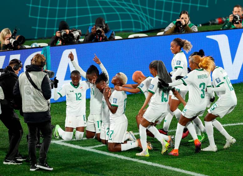 Las jugadoras de Zambia celebraron en el Mundial gracias al triunfo ante Costa Rica. FOTO FIFA