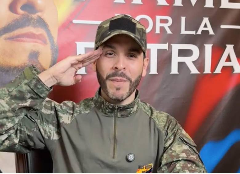 Abelardo de la Espriella hizo campaña con la narrativa de “devolver el honor” a las Fuerzas Militares. Foto: Captura de video.