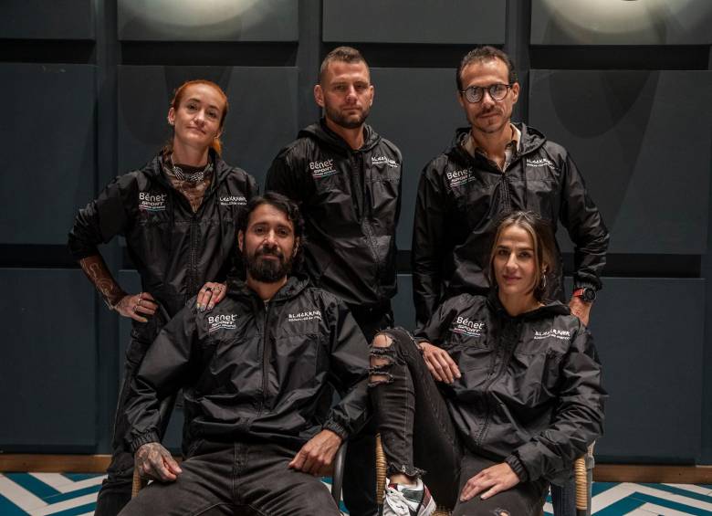 Adriana Restrepo, Pablo Machado, David Rojas, Manuel Agudelo, Alejandra Correa y Sebastián Agudelo (no está en la foto) son los deportistas que retarán “el valle de la muerte”. FOTO: CARLOS VELÁSQUEZ 