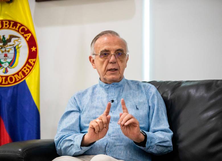 El ministro de Defensa, Iván Velásquez, aseguró que las Fuerzas Armadas tienen que seguir con su deber de asumir el pleno control del territorio nacional. FOTO CAMILO SUÁREZ