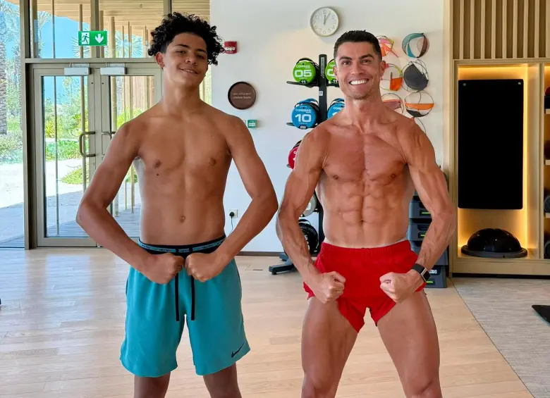 El hijo del astro portugués, Cristiano Ronaldo Junior, debutó recientemente con la Selección sub 16 de Portugal, siendo acompañado y entrenado por su padre. FOTO: Tomada de redes sociales @cristiano