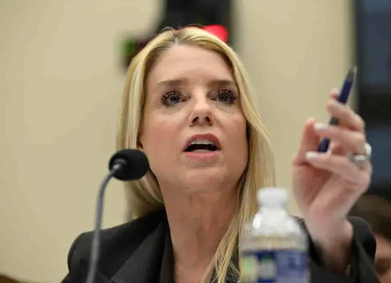 La fiscal general de Estados Unidos, Pam Bondi, testificó ante una audiencia del Comité Judicial de la Cámara de Representantes sobre la “Supervisión del Departamento de Justicia” de los archivos Epstein. FOTO: AFP