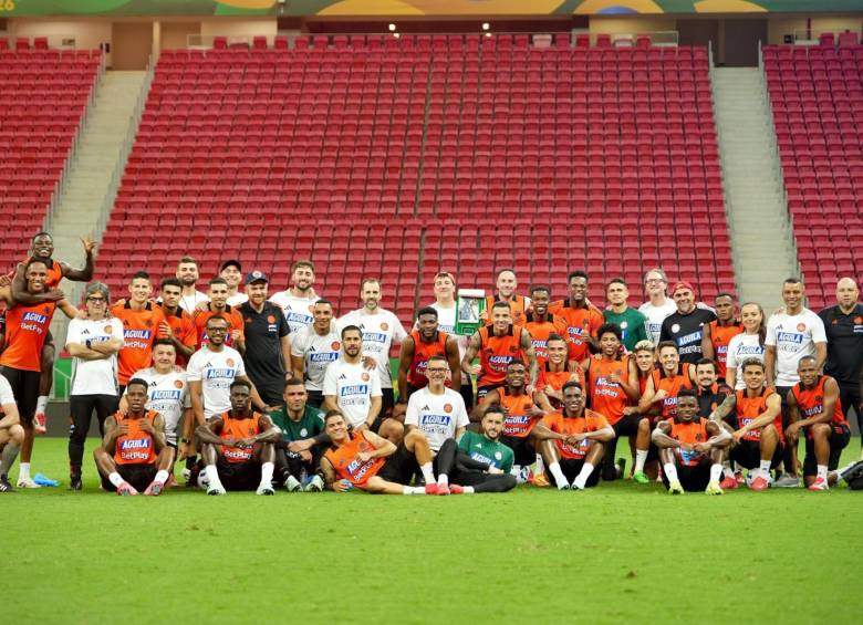 Todo el equipo ‘Tricolor’ en el último entrenamiento antes de enfrentar a Brasil. FOTO: REDES SOCIALES FCF