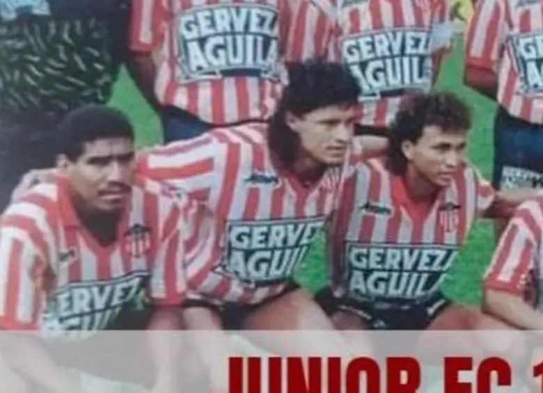 El equipo campeón del Junior en el año 1993, con Gober Briasco (abajo a la izquierda) y otras leyendas del club. FOTO: Junior de Barranquilla