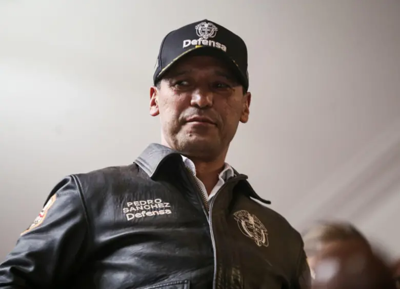 Pedro Sánchez llegó al ministerio de Defensa tras varios años en los que no se nombraba a alguien relacionado con el Ejército en esa cartera. Foto: Colprensa.