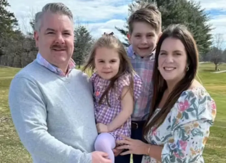 La familia vivía en una localidad rural de menos de 2.000 habitantes en New Hampshire, Estados Unidos, y según los vecinos, la tenían una vida común y corriente. FOTO: Redes sociales