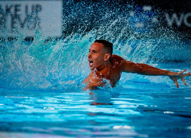 Gustavo Sánchez en acción durante su rutina libre en la Serie Mundial en París. FOTO afp