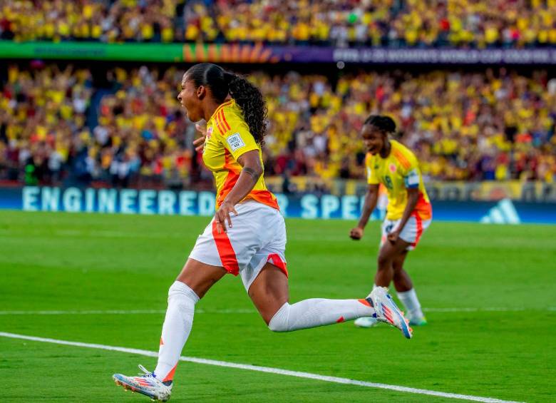 La futbolista Mary José Álvarez, que se formó en el Club Formas Íntimas de Medellín, le dio el triunfo a la Selección Colombia femenina contra México. FOTO: JUAN ANTONIO SÁNCHEZ 