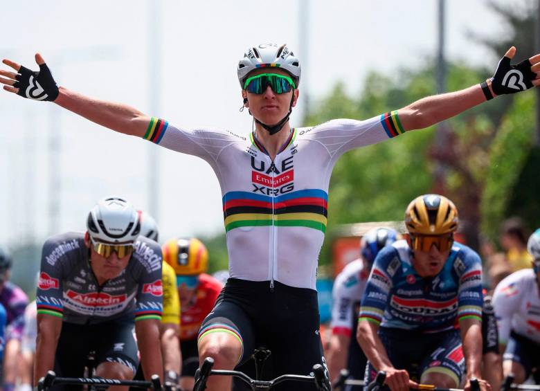 Tadej Pogacar se impuso en el esprint de la primera etapa en el Criterium del Dauphiné. FOTO: AFP