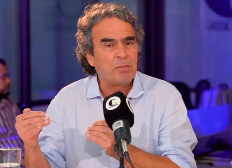 Sergio Fajardo se lanzó con el aval del partido Dignidad y Compromiso. Foto: EL COLOMBIANO.